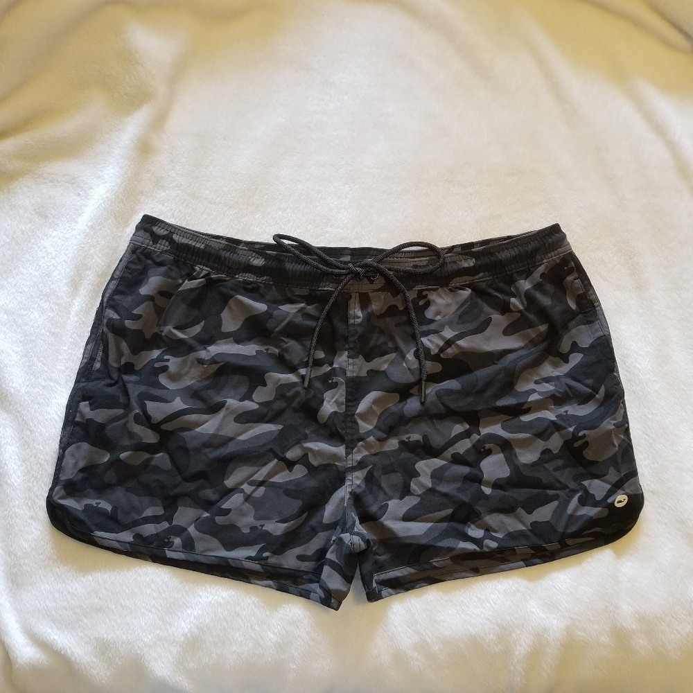 Vineyard Vines Camo Shorts